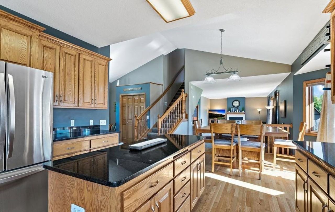 15561 Yakima St Nw - Photo 4 of 42