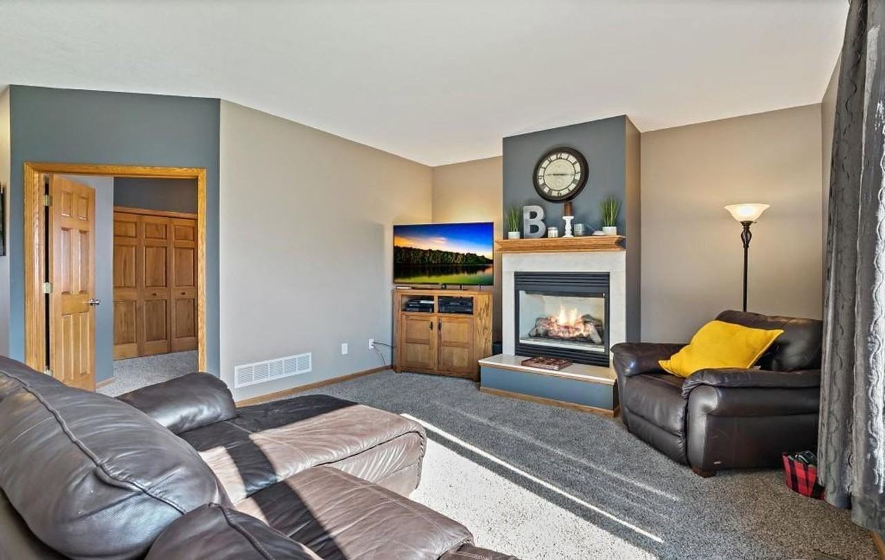 15561 Yakima St Nw - Photo 6 of 42