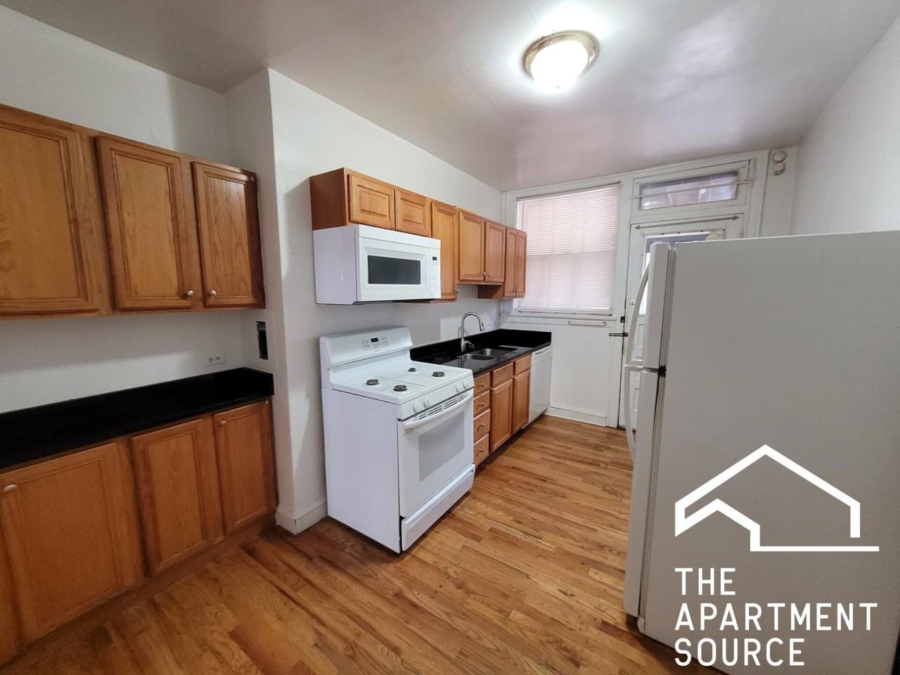 913 Elmwood Ave #C2 - Photo 3 of 11