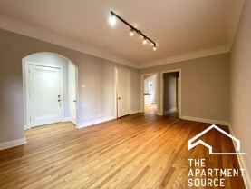 2321 N Rockwell St #B2 - Photo 1 of 1
