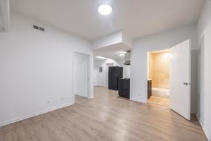 featured image of 5054 N Winthrop Ave #101