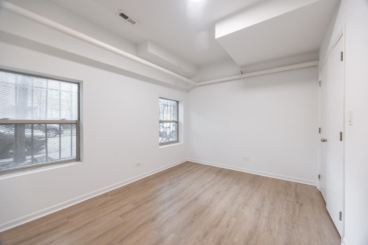 5054 N Winthrop Ave #101 - Photo 5 of 13