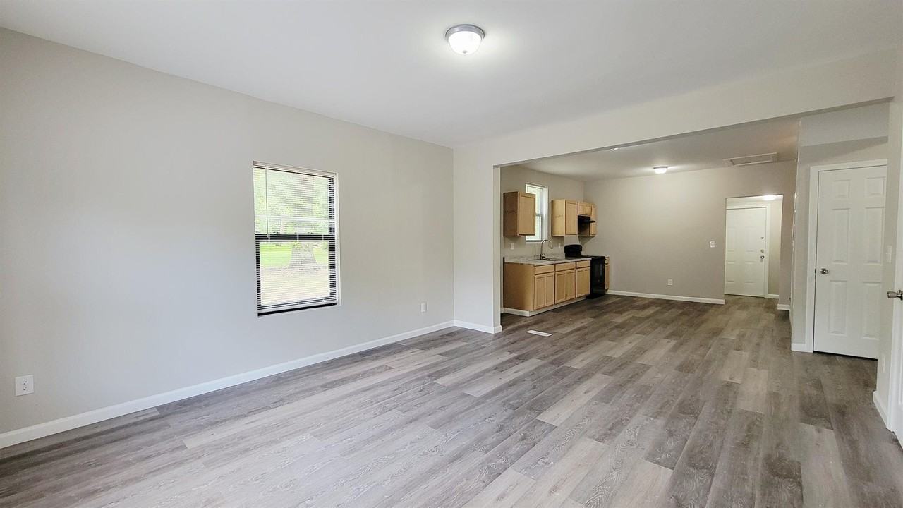 1142 S Dekalb St - Photo 4 of 17