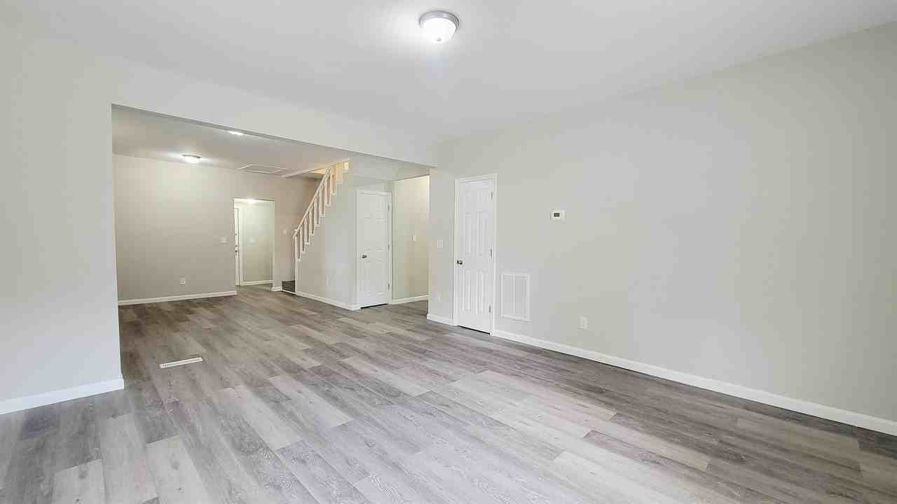 1142 S Dekalb St - Photo 5 of 17
