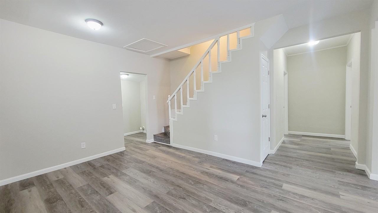 1142 S Dekalb St - Photo 6 of 17