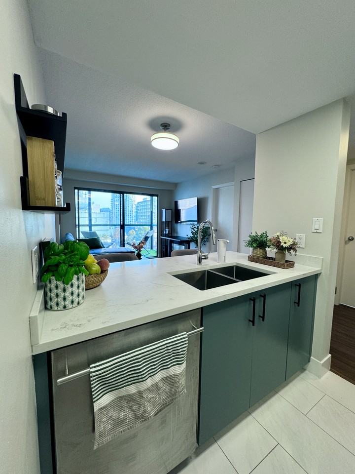 1188 Howe St #505 - Photo 5 of 20