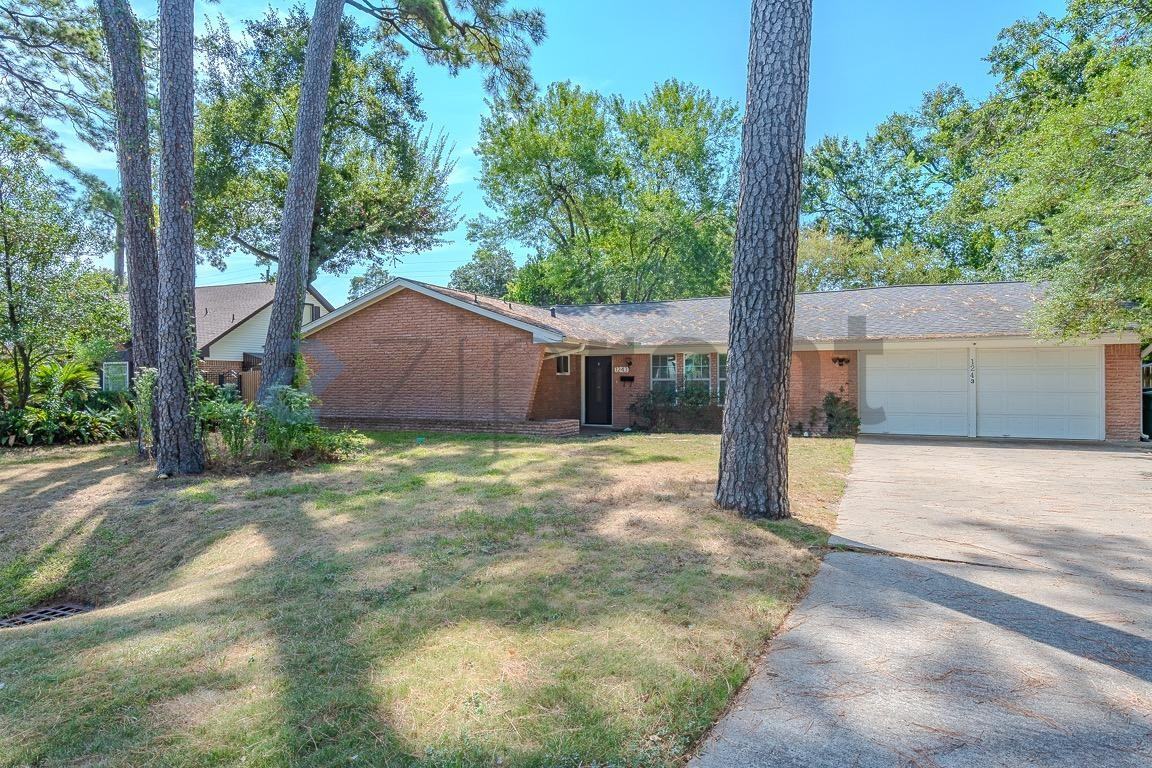 1243 Lehman St - Photo 4 of 28