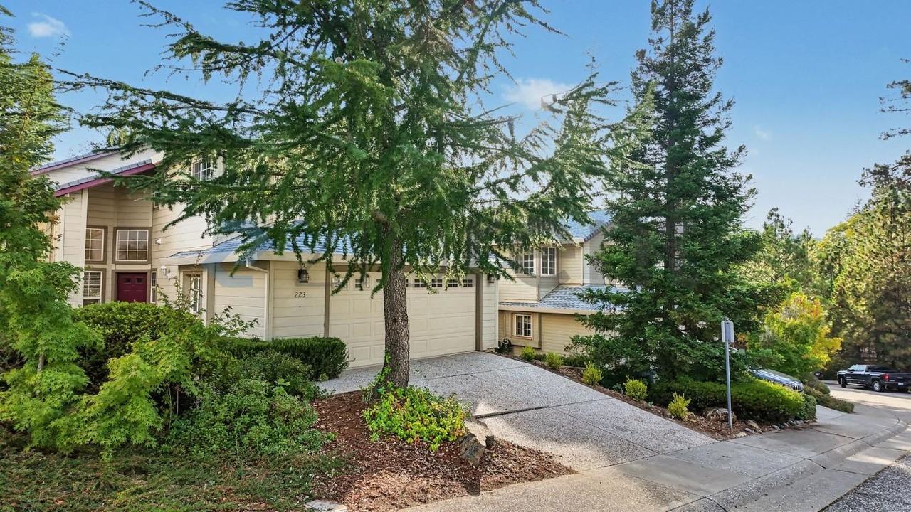 223 Canyon Creek Cir - Photo 2 of 50