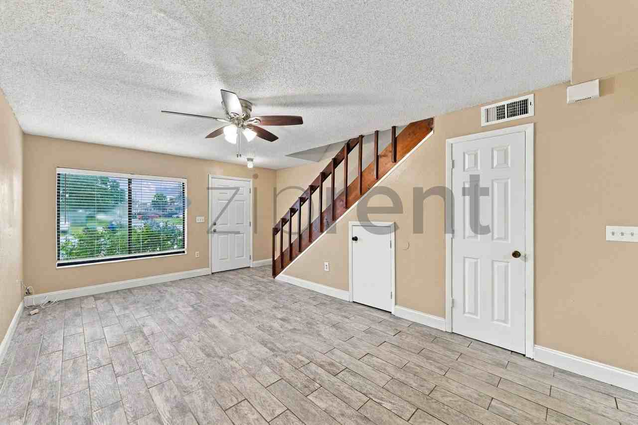 12312 Fox Hound Ln - Photo 4 of 19