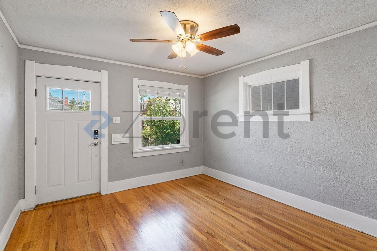645 S Lincoln St - Photo 5 of 33