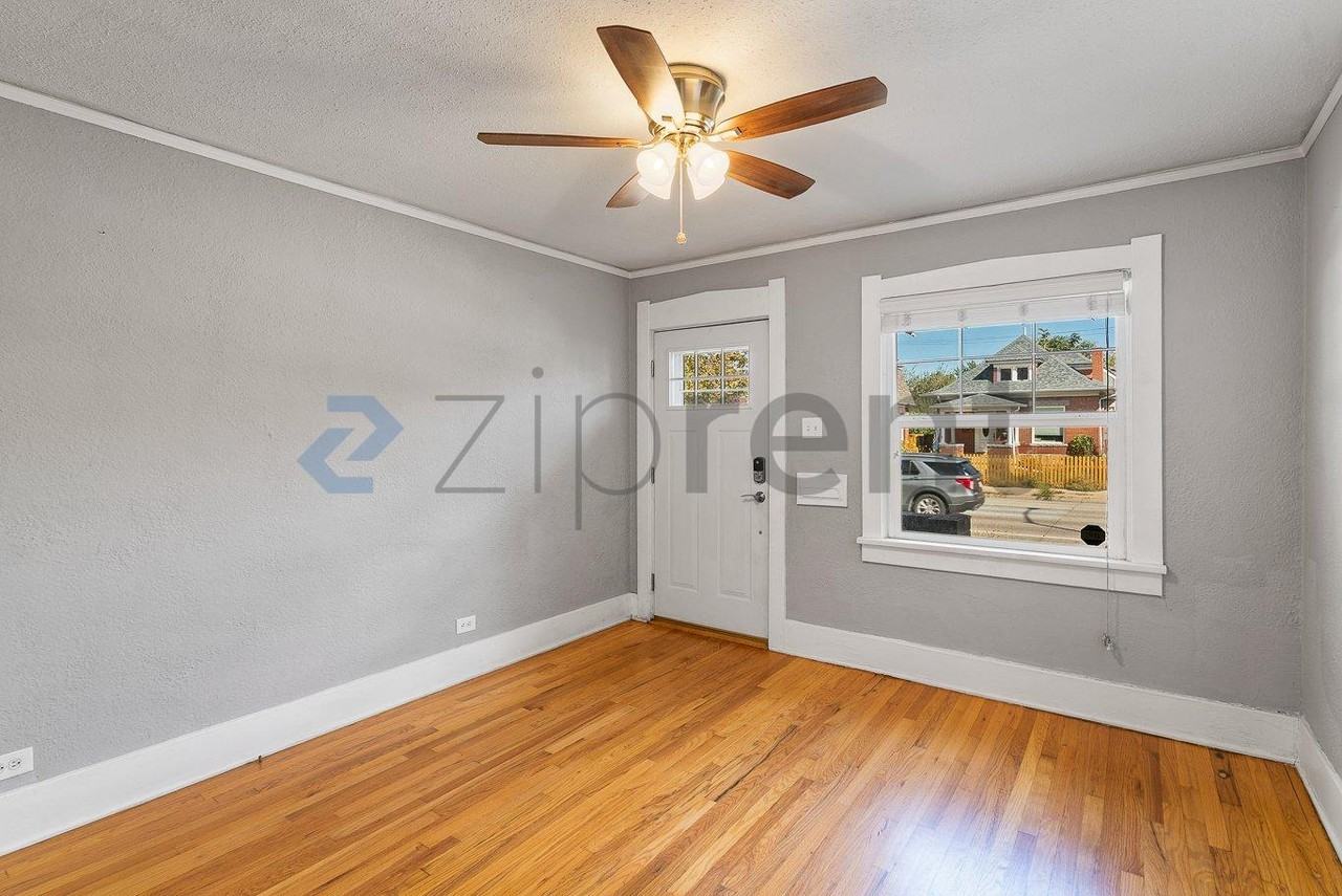 645 S Lincoln St - Photo 6 of 33