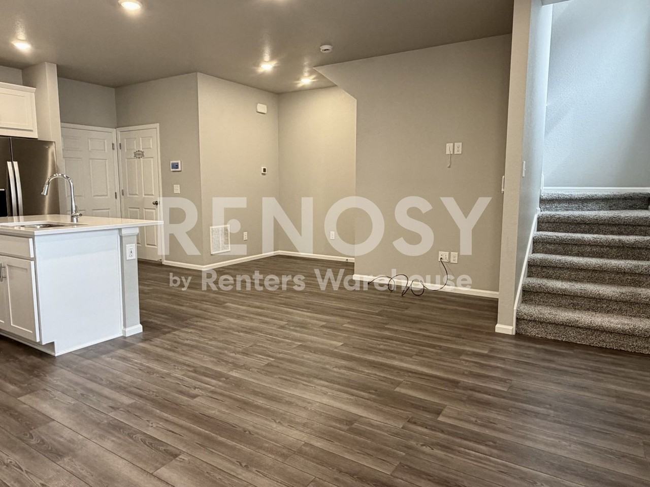 11352 W Grand Dr - Photo 4 of 21
