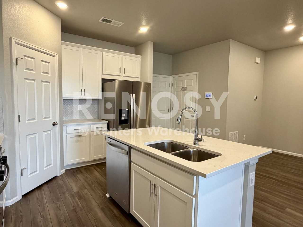 11352 W Grand Dr - Photo 6 of 21