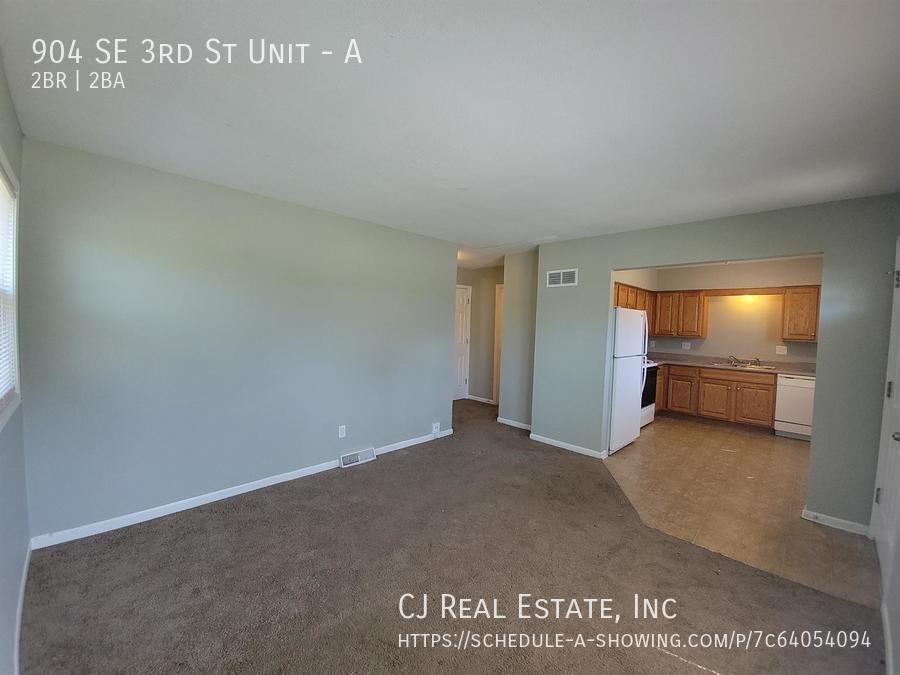 904 Se 3rd St #A - Photo 2 of 9