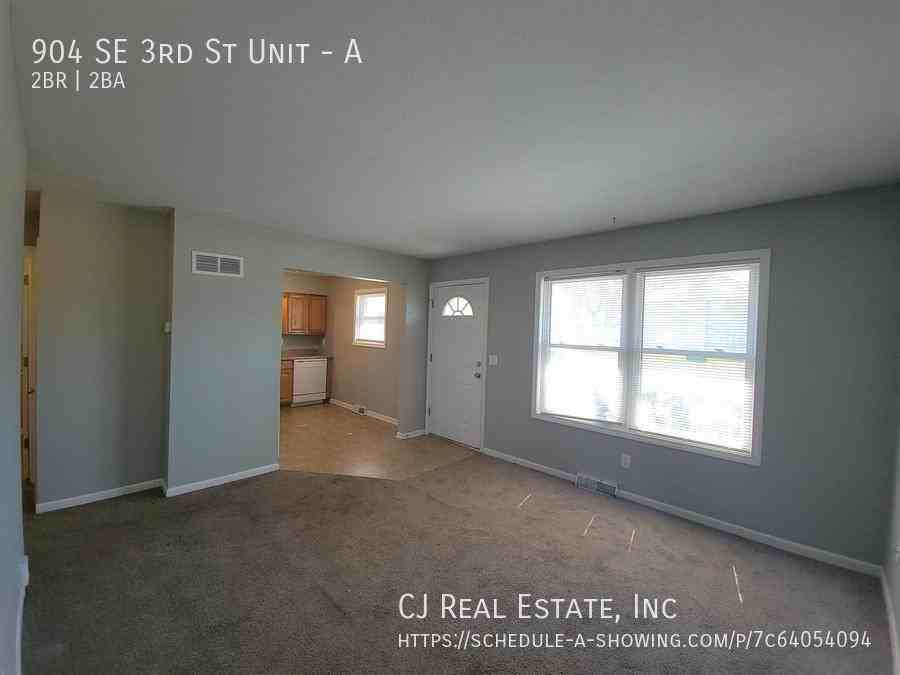 904 Se 3rd St #A - Photo 3 of 9
