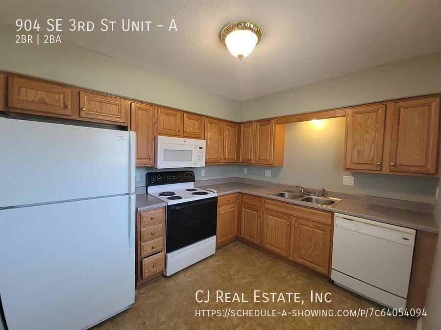 904 Se 3rd St #A - Photo 4 of 9