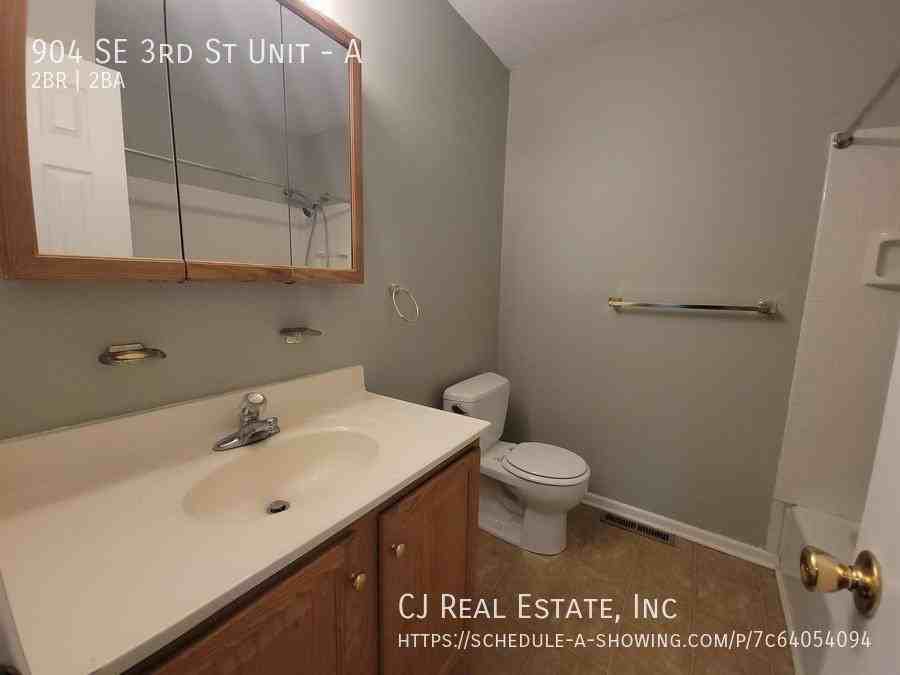 904 Se 3rd St #A - Photo 5 of 9