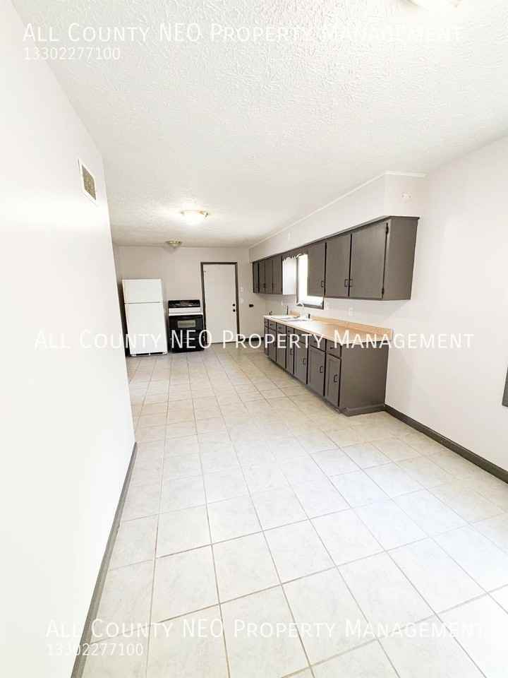 2204 Morris Ave Ne - Photo 2 of 24