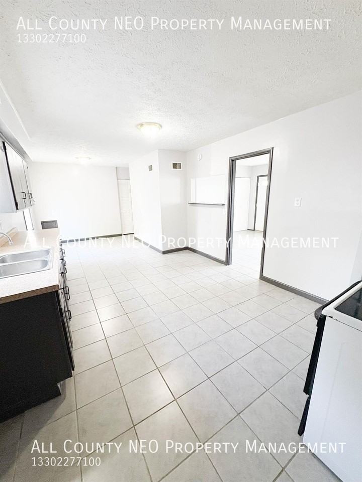2204 Morris Ave Ne - Photo 3 of 24