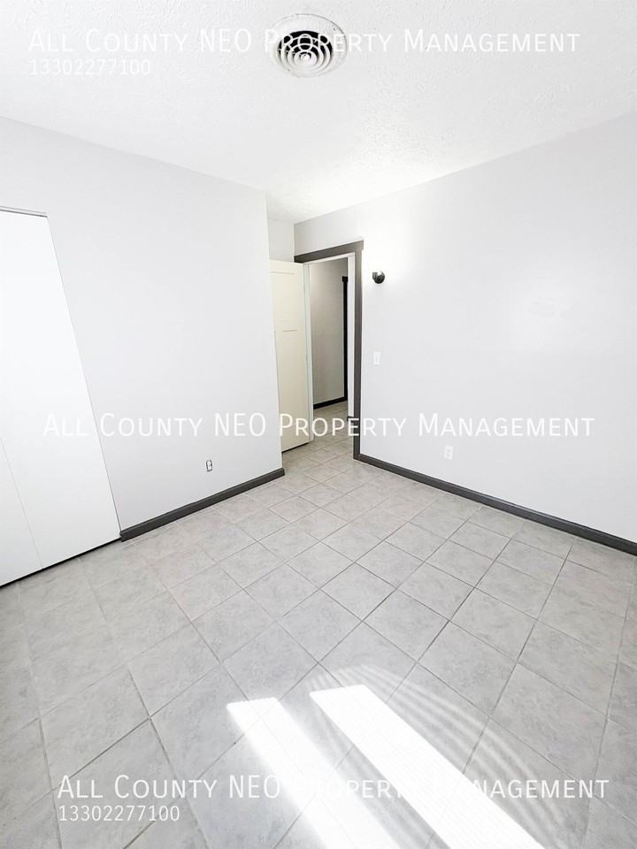 2204 Morris Ave Ne - Photo 6 of 24