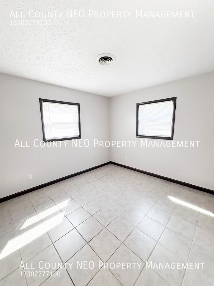 2204 Morris Ave Ne - Photo 7 of 24