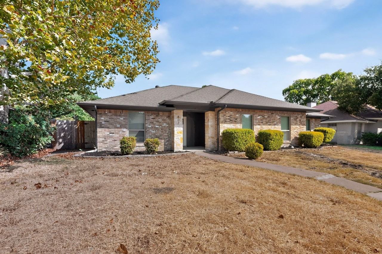 802 Sandy Trail Dr - Photo 4 of 48