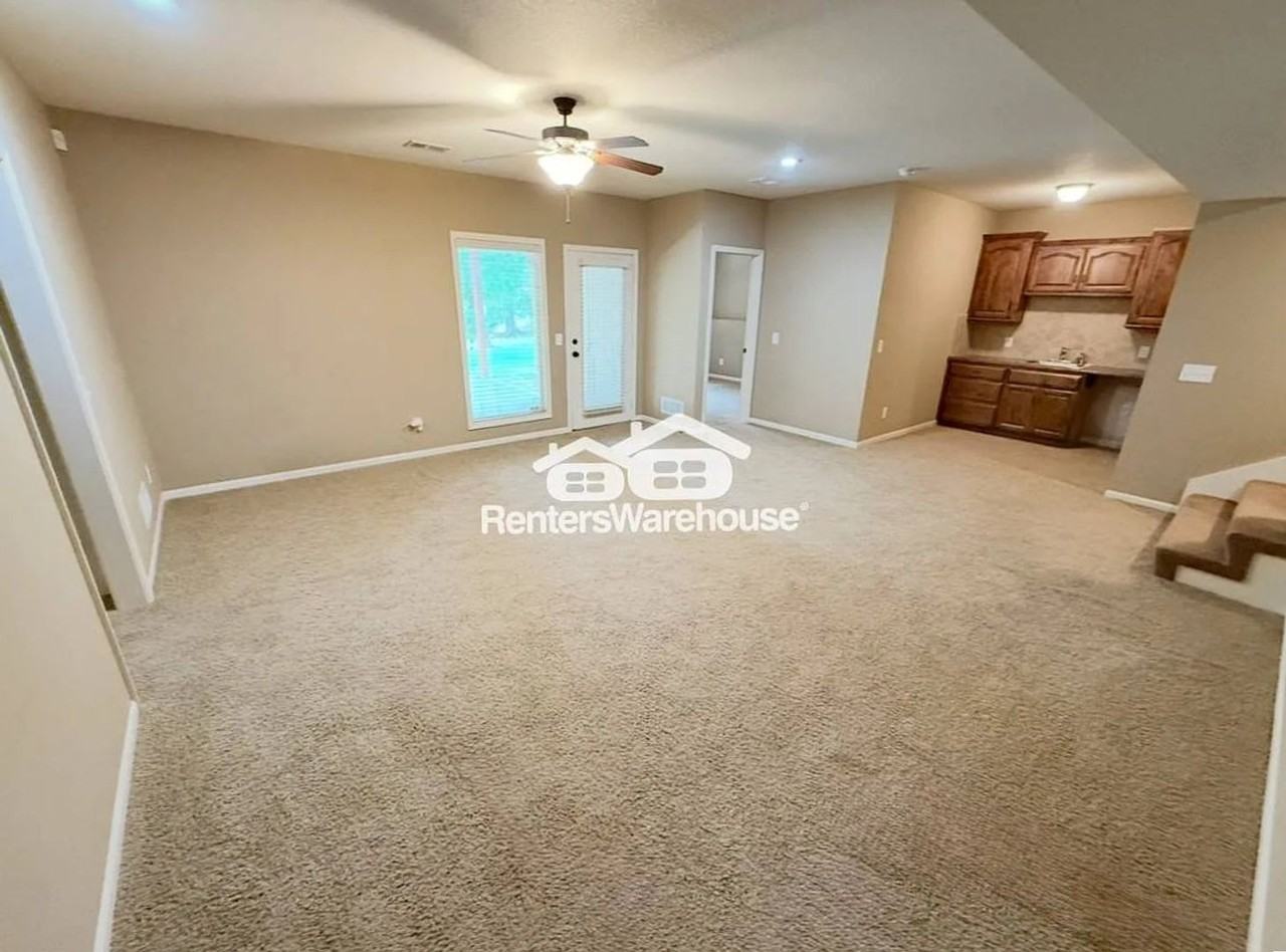 1211 Nw 94th St - Photo 4 of 8