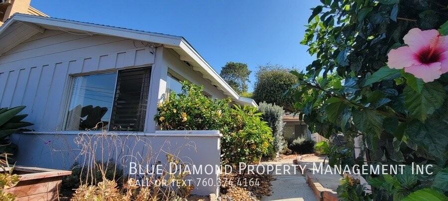 2043 Edinburg Ave - Photo 3 of 12