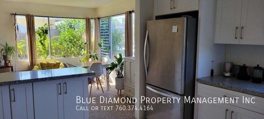 2043 Edinburg Ave - Photo 4 of 12
