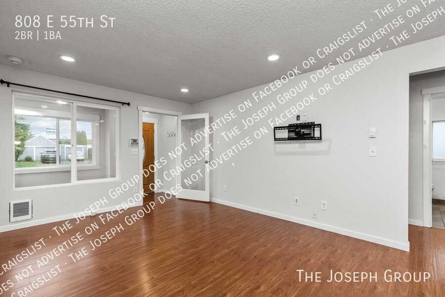 808 E 55th St - Photo 4 of 32