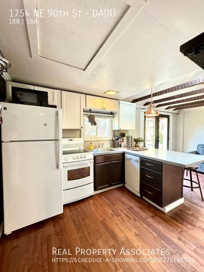 1754 Ne 90th St #DADU - Photo 6 of 9