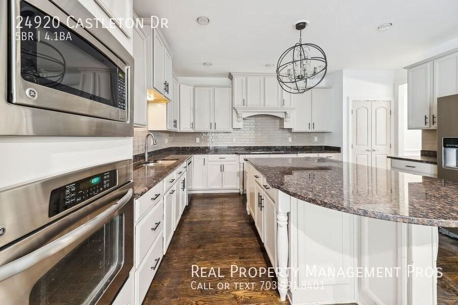 24920 Castleton Dr - Photo 3 of 50