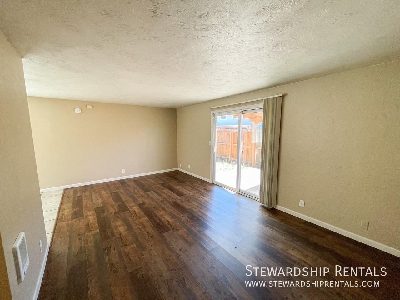 757 N Cloverleaf Loop - Photo 2 of 30