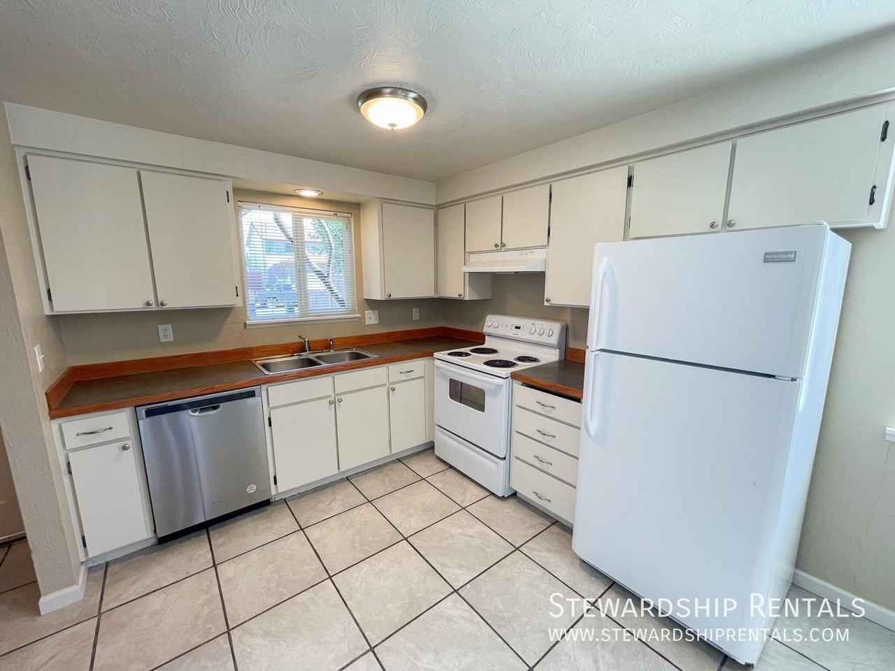 757 N Cloverleaf Loop - Photo 6 of 30
