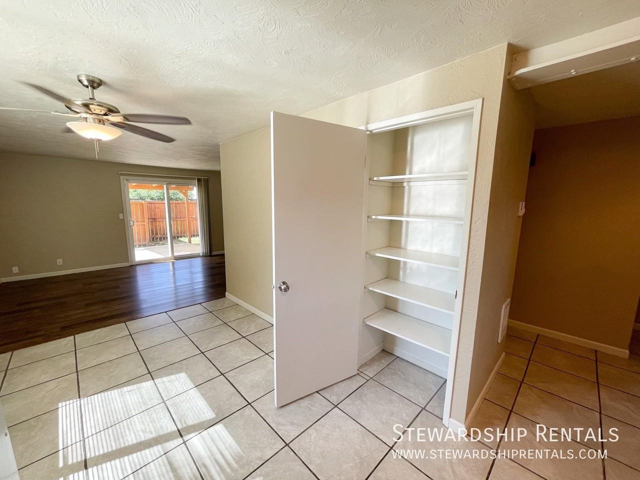 757 N Cloverleaf Loop - Photo 7 of 30