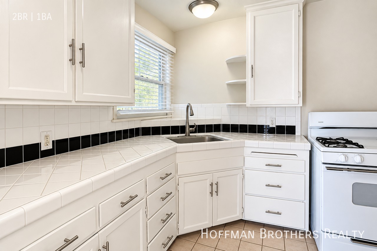 5961 Cahuenga Blvd #C - Photo 2 of 11