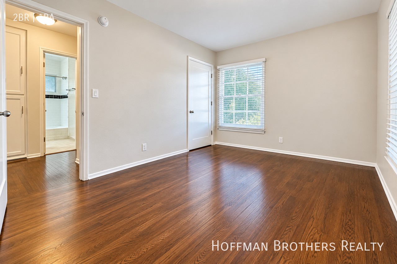 5961 Cahuenga Blvd #C - Photo 3 of 11