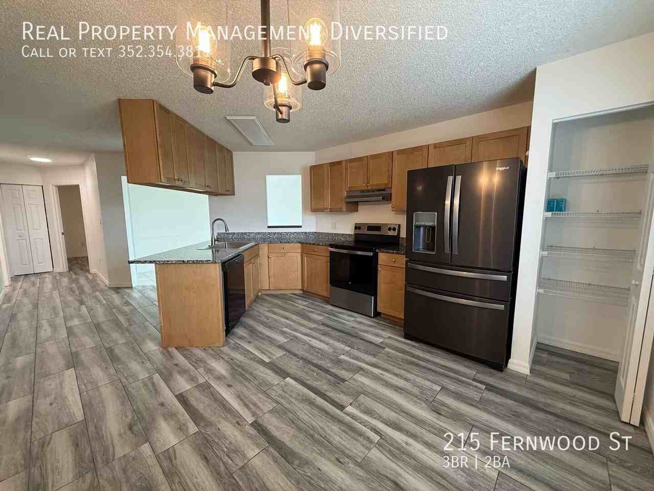 215 Fernwood St - Photo 7 of 18