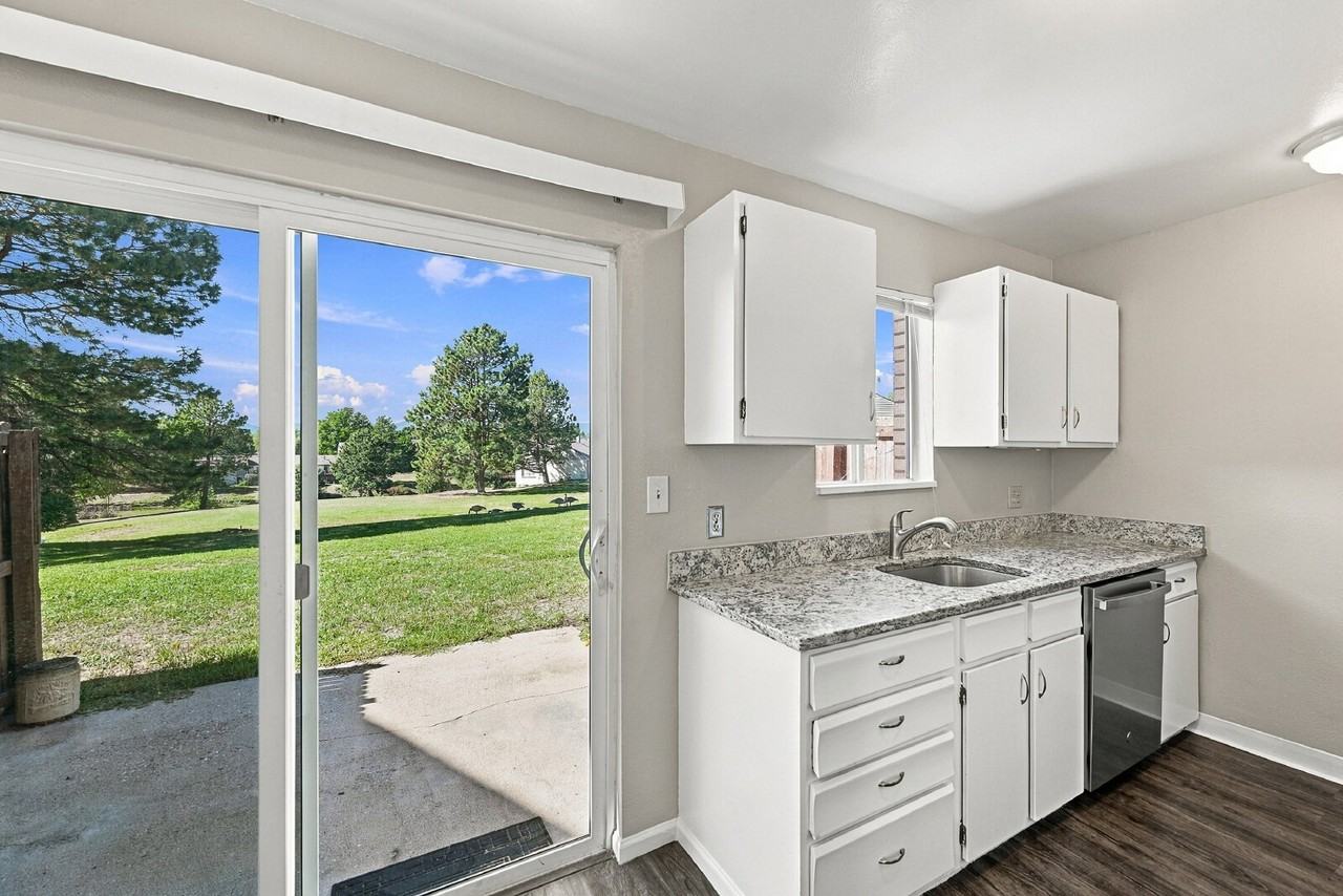 4334 W Pondview Dr - Photo 3 of 41