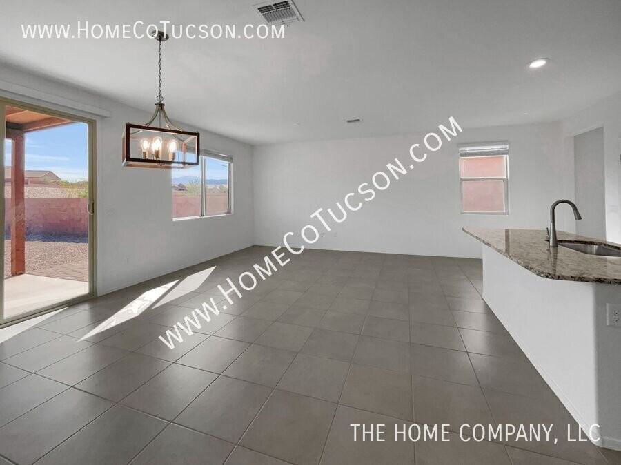 5560 W Tumacacori Trl - Photo 7 of 40
