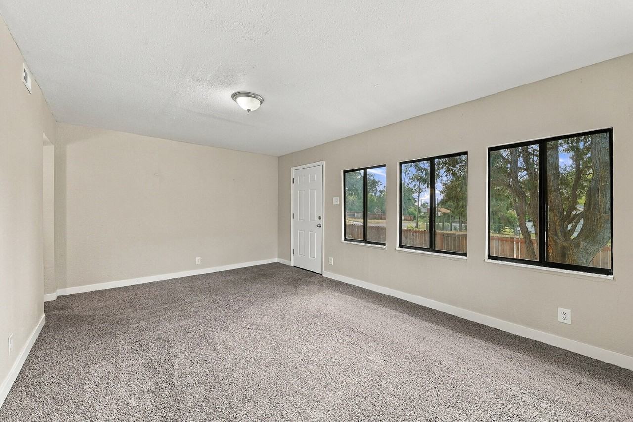 1124 E Rio Grande St - Photo 6 of 27