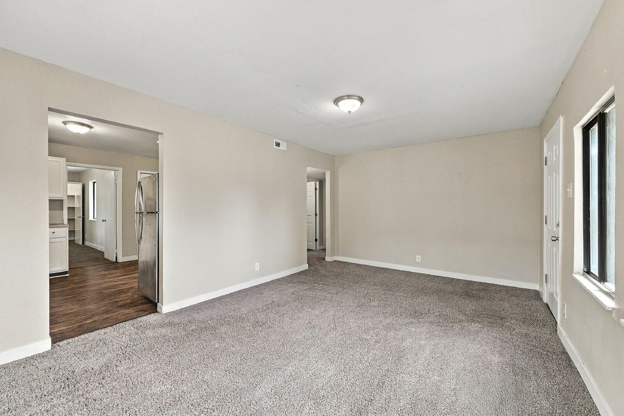 1124 E Rio Grande St - Photo 7 of 27