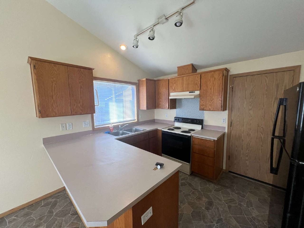 2786 Stark St - Photo 5 of 15