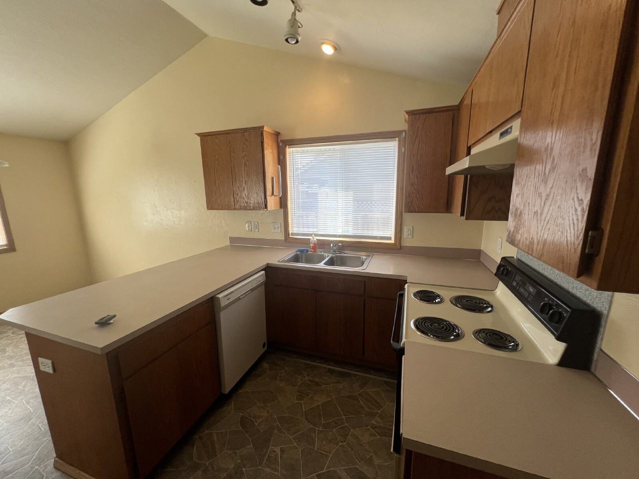 2786 Stark St - Photo 6 of 15