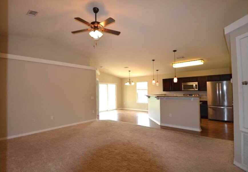 8197 Sierra St - Photo 3 of 14
