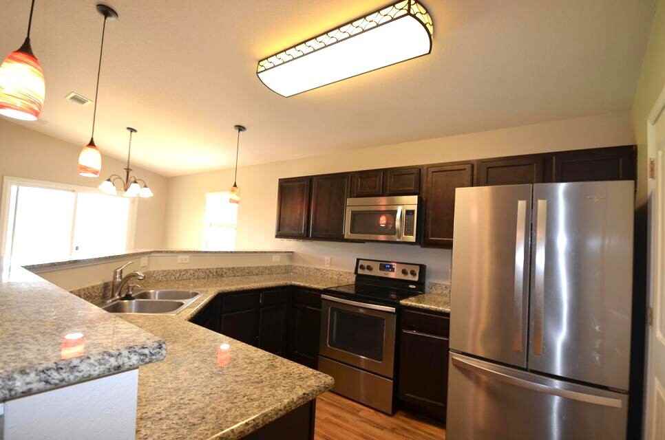 8197 Sierra St - Photo 4 of 14