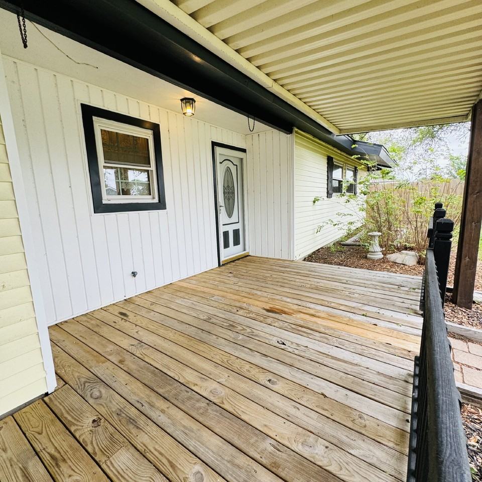 306 Landry Dr - Photo 2 of 13
