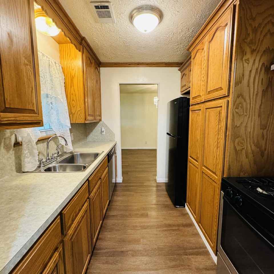 306 Landry Dr - Photo 3 of 13