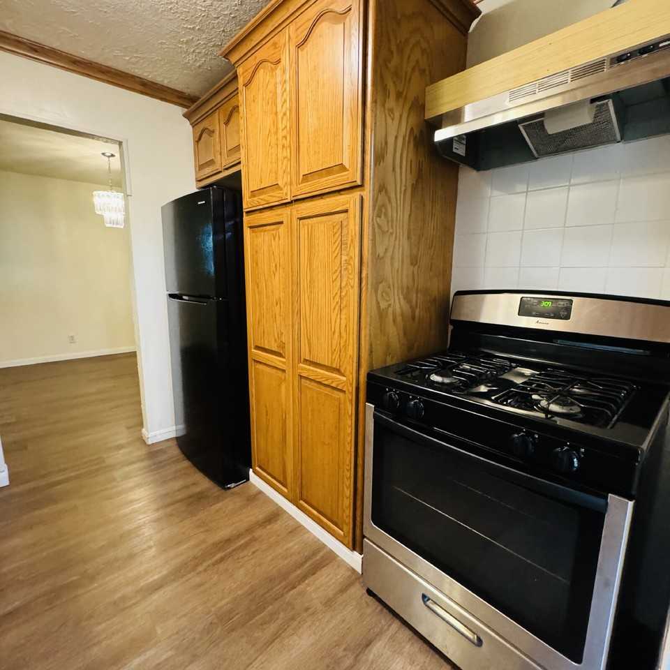 306 Landry Dr - Photo 4 of 13