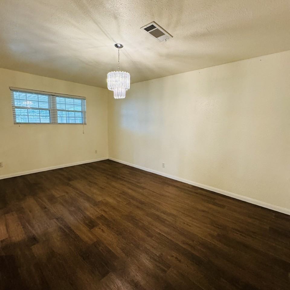 306 Landry Dr - Photo 7 of 13